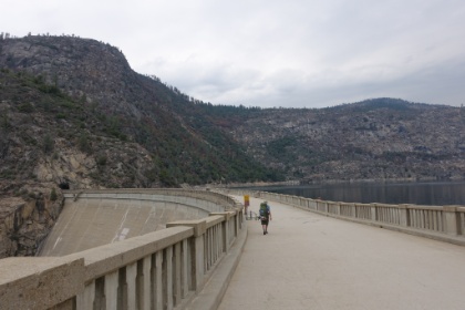 Heading 900' across the top of the dam to the trailhead. This will be the last time I refer to the dam or reservoir!
