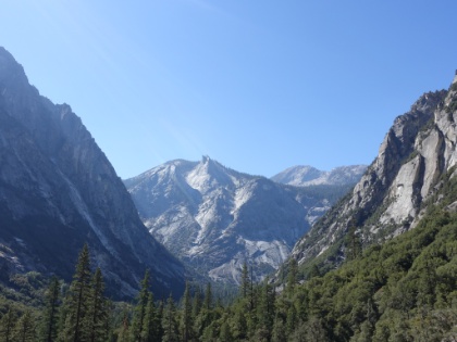 Heading up Paradise Valley looking back at the intersection with Kings Canyon. Very remiscent of the Tetons.