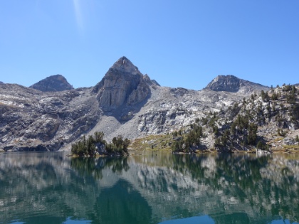 The islands defintiely make this one of my favorite alpine lakes.