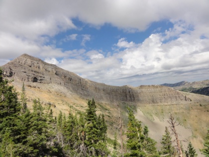 Amazing palisades and rock formations everywhere. It reminds me of a green Grand Canyon.