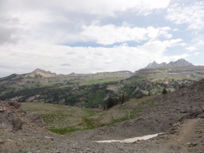 A look down into the Alaska Basin. Yet again, the picture just doesn't represent reality. It's amost a 1,000' drop into the middle of the picture.