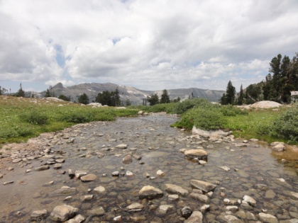 Water leaving Sunset Lake and cascading over the edge of the plateau and into Alaska Basin.