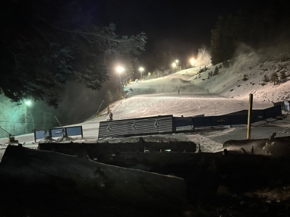 There's some snowboarders out for a night session.