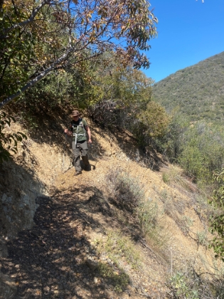 The trail gets a little narrow and dicey here. Perfect.