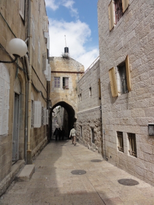 Entering the Jewish quarter. Most of the old city is a maze of narrow corridors like this with doorways to residences on either side.