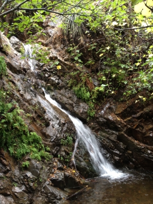 Back down to Lower Holy Jim and the rain had mostly stopped. We took the detour out to the waterfall, which looked amazing as usual.