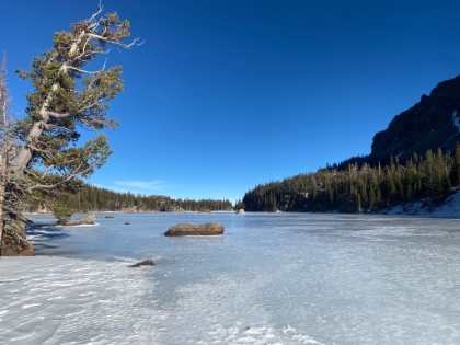 Back now to The Loch. At first I thought the ice had melted and the blue was water, but then I realized it was the sky reflecting off the ice. An amazing effect, the picture definitely doesn't do it justice.