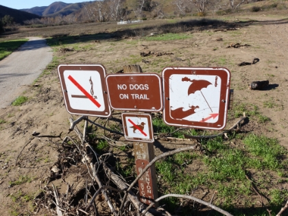 Haven't seen that trail sign before. I guess it's a tsunami or flash flood warning?